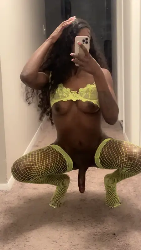 FREAKY - Chocolate Watch ME MELT in Charlottetown – Women Seeking Men photo 4