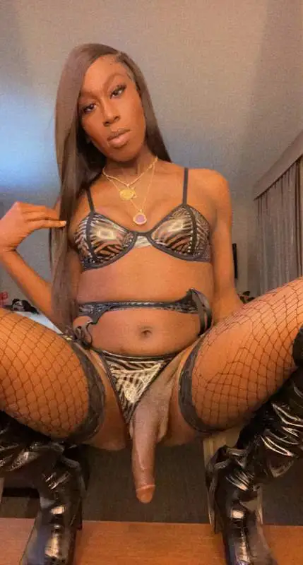 FREAKY - Chocolate Watch ME MELT in Charlottetown – Women Seeking Men photo 2