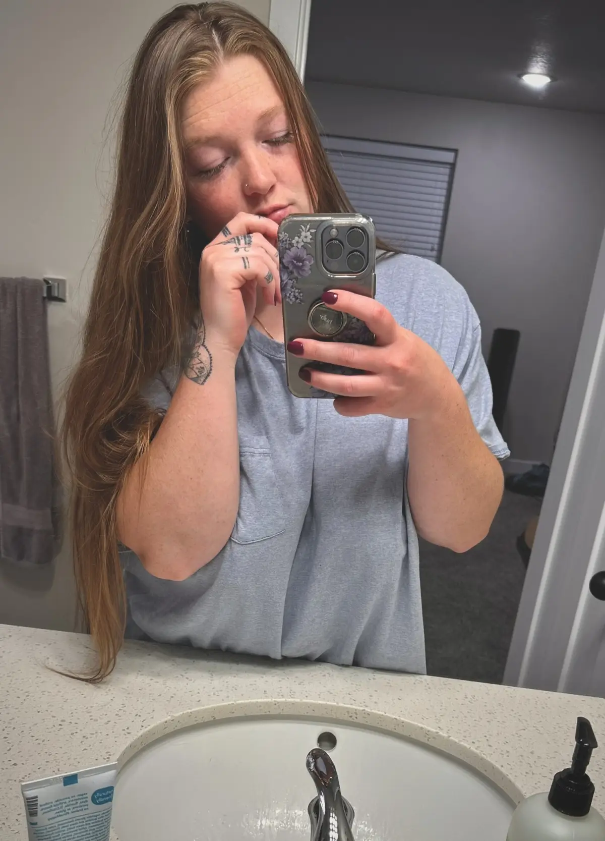 Single Mom Can't Stop Fingering Herself Come Control Me