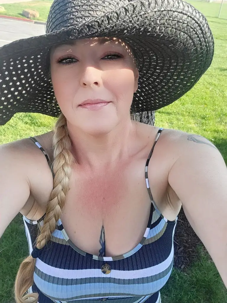 Available Tonight Wet Girl Fun Time