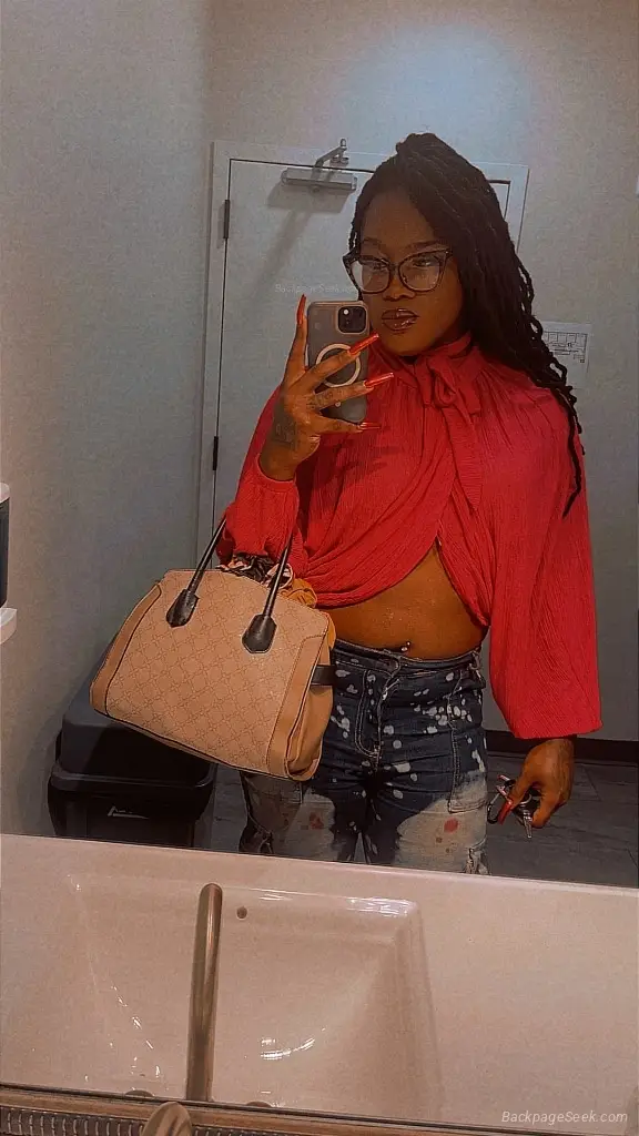 Here ready for fun and just here to explore and handle busin... in Akron – Women Seeking Men photo 3