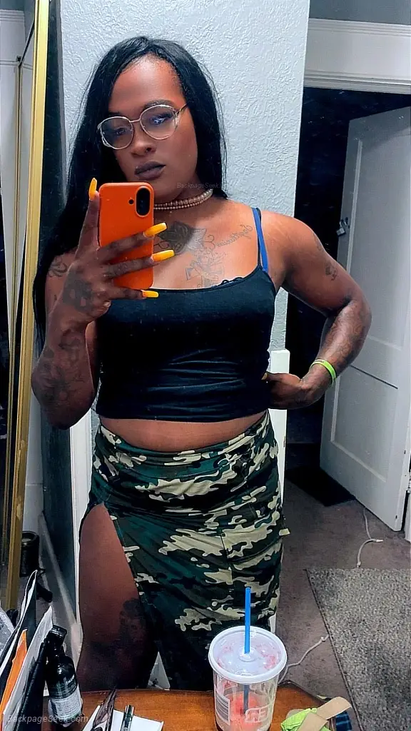 Here ready for fun and just here to explore and handle busin... in Akron – Women Seeking Men photo 5