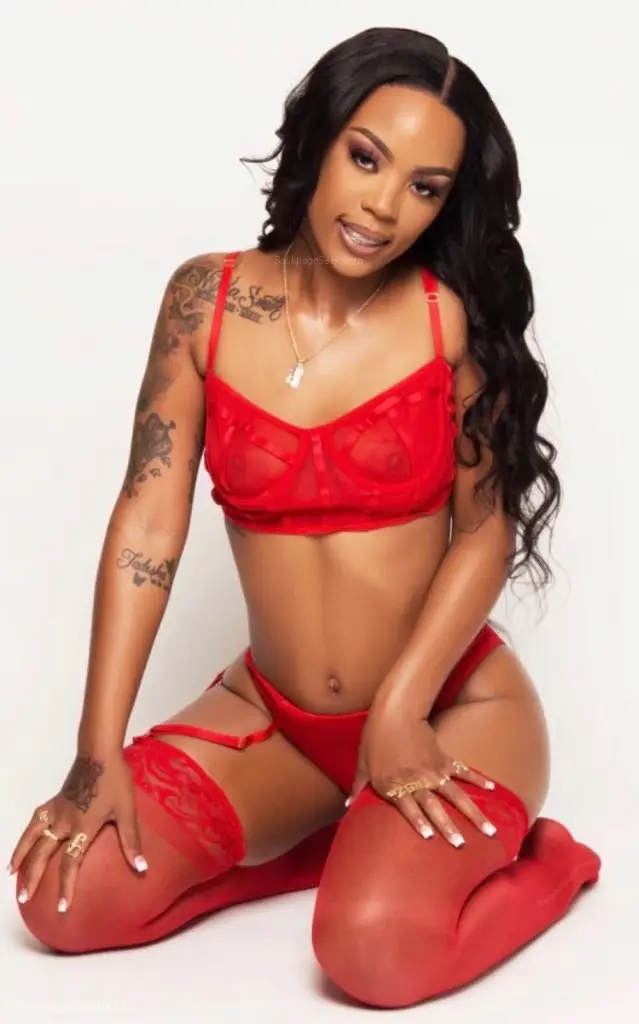 NEW IN TOWN ONE OF A KIND EXPERIENCE WITH AN NATURAL SLIM TH... in Albany – Women Seeking Men photo 2