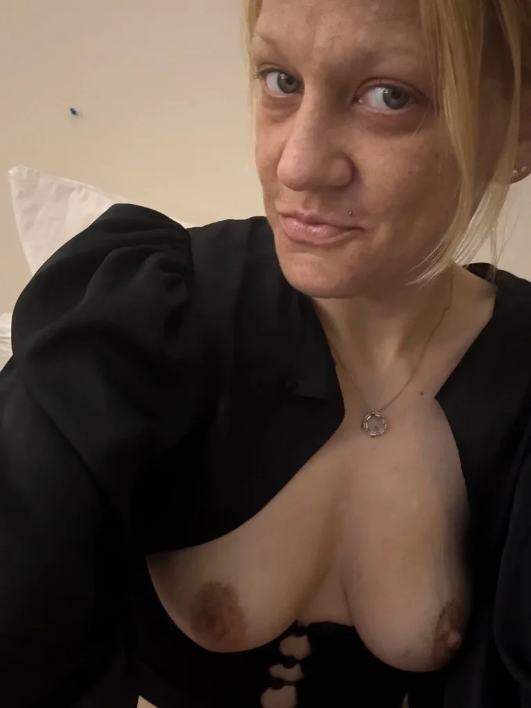 its my bday CUM UNWRAP THIS PRESENT in Annapolis – Women Seeking Men photo 2