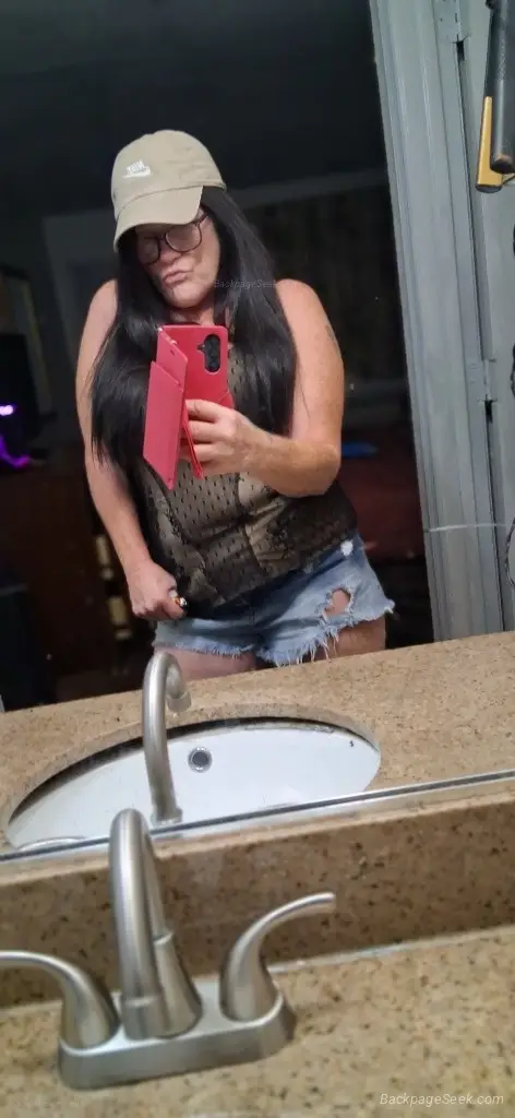 sexy party friendly cougar