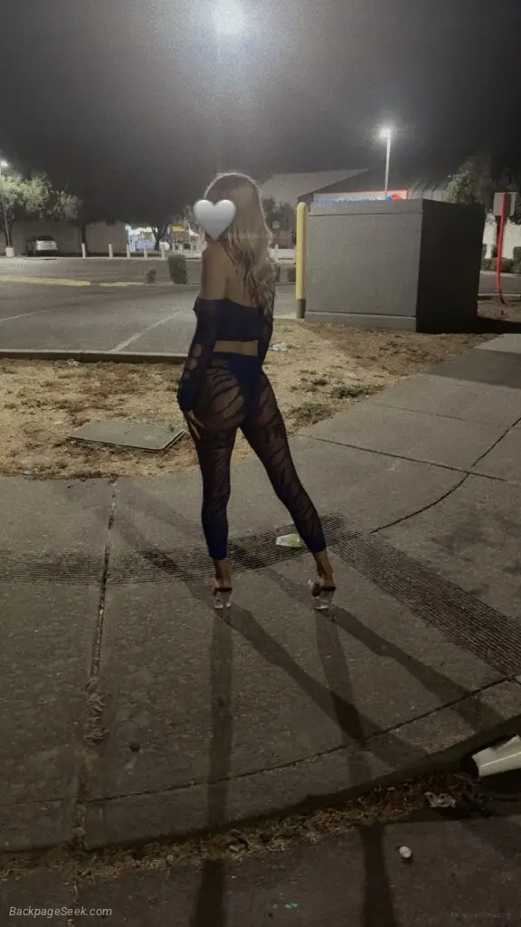 SEXY SNOWBUNNY READY TO TAKE DICK
