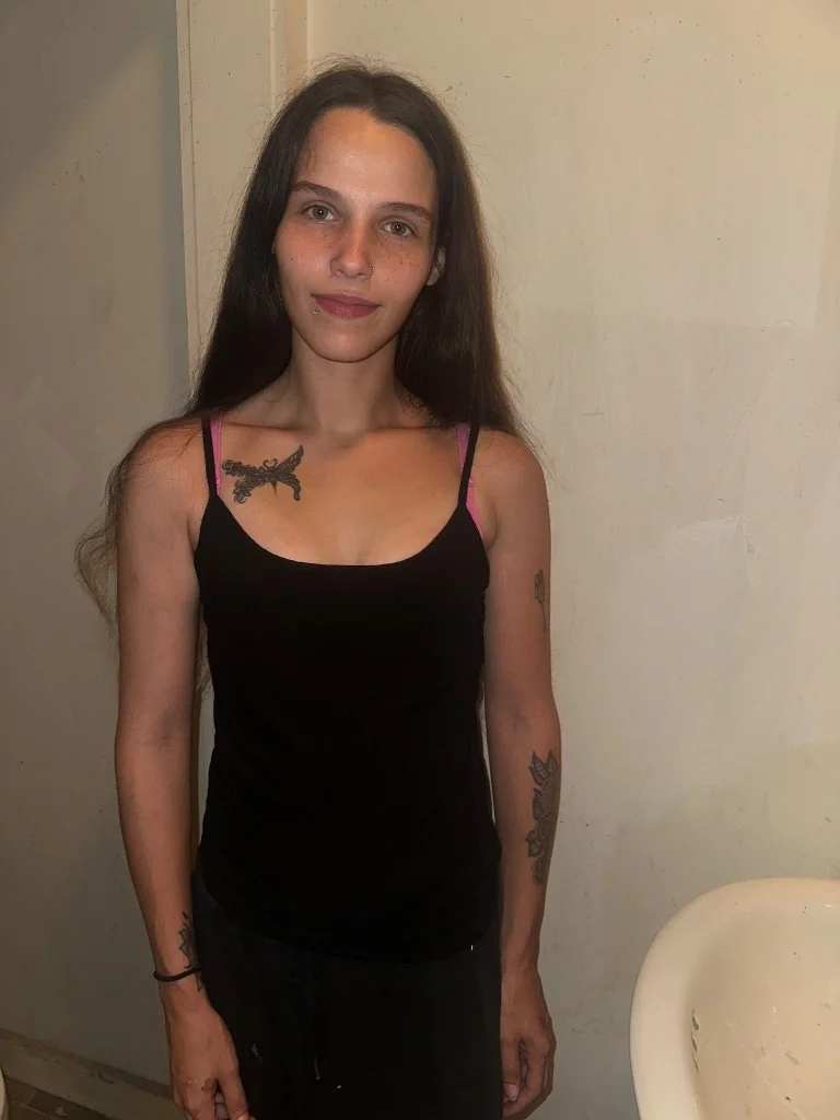 Brown hair green eyed babe in Baltimore – Women Seeking Men photo 2