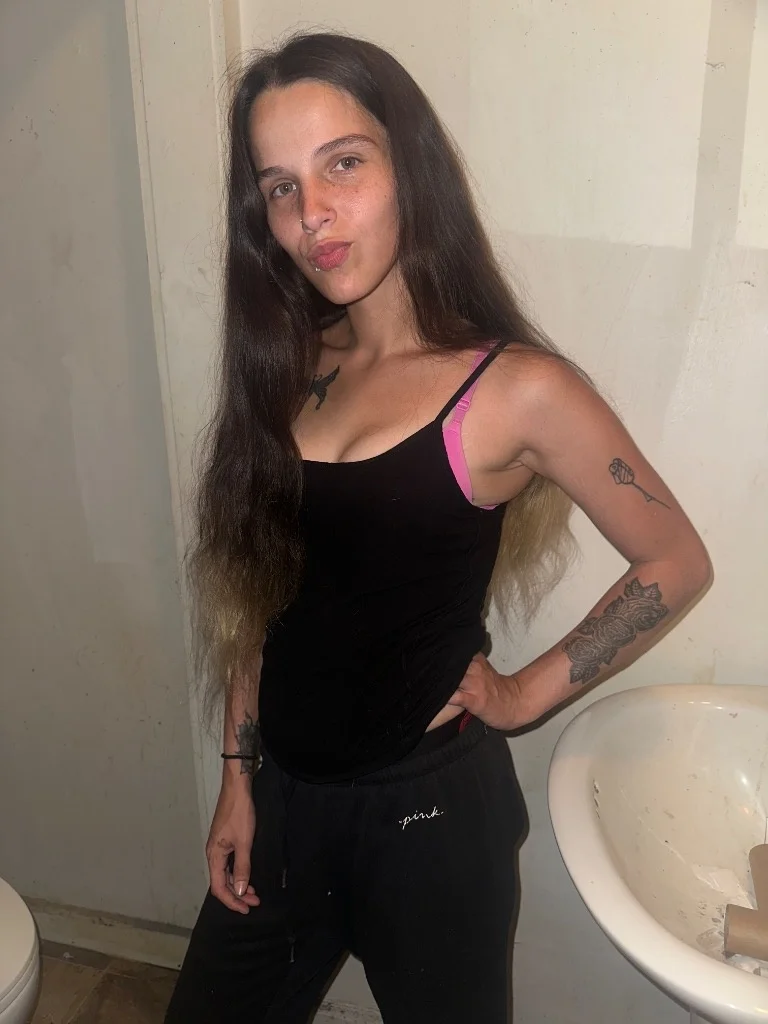 Brown hair green eyed babe in Baltimore – Women Seeking Men photo 3