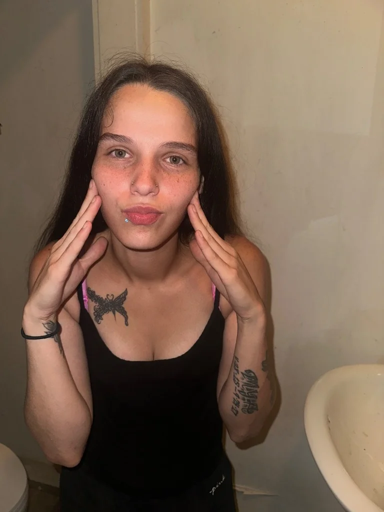 Brown hair green eyed babe in Baltimore – Women Seeking Men photo 4