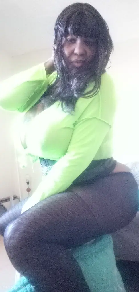 Big boob lovers needed in Baltimore – Women Seeking Men photo 6