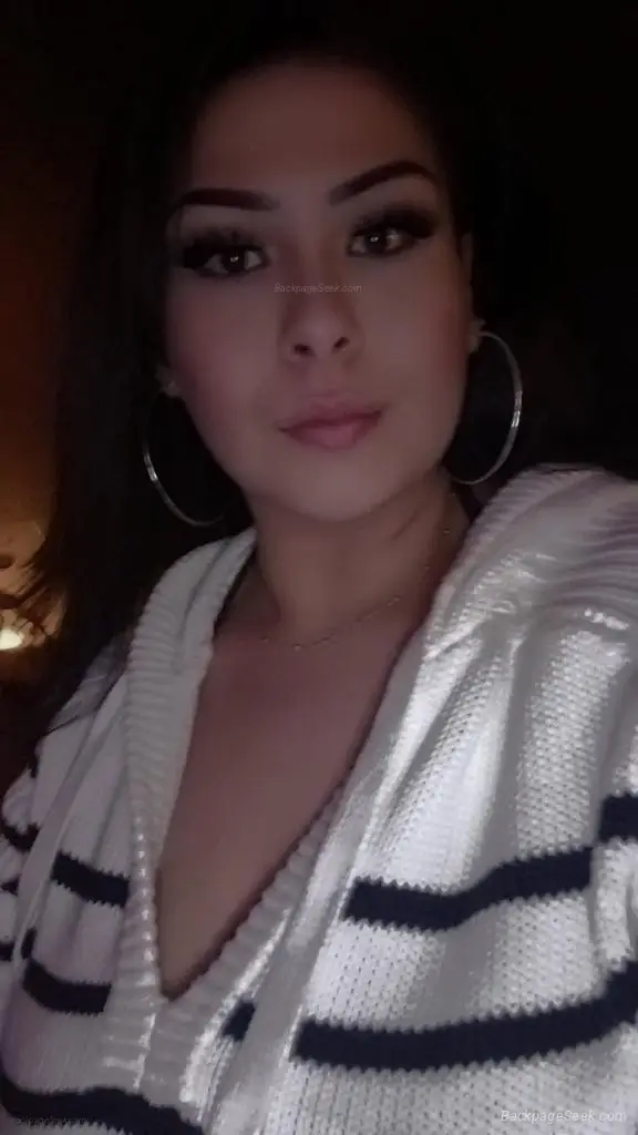 Cute confident and probably your new favorite distraction in Baltimore – Women Seeking Men photo 2