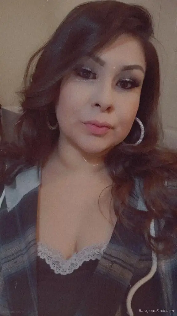 Cute confident and probably your new favorite distraction in Baltimore – Women Seeking Men photo 3