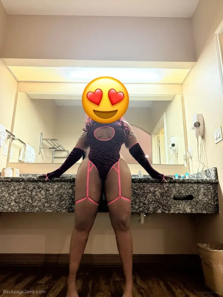 Sara sexy latina