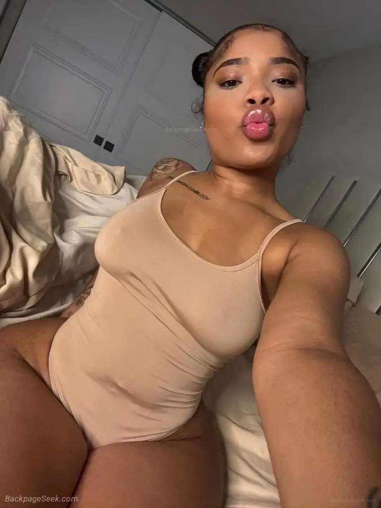 luscious lips and a vanilla essence I am the perfect fusion... in Boston – Women Seeking Men photo 3