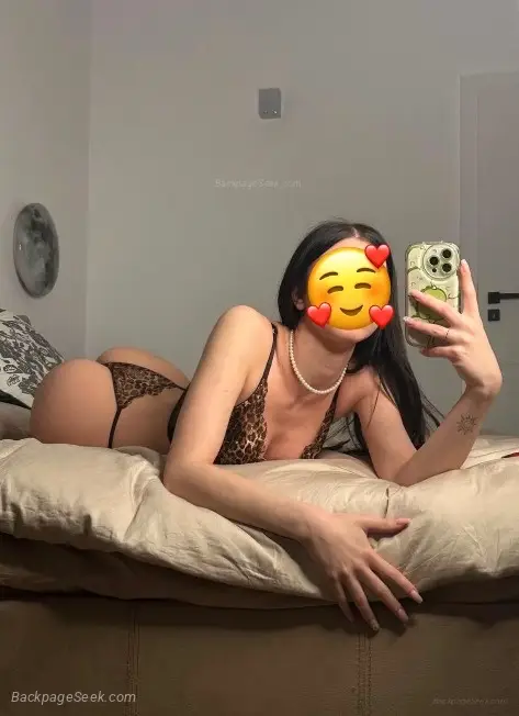 Chicas con grandes culos y coos apretados, insaciables y muy