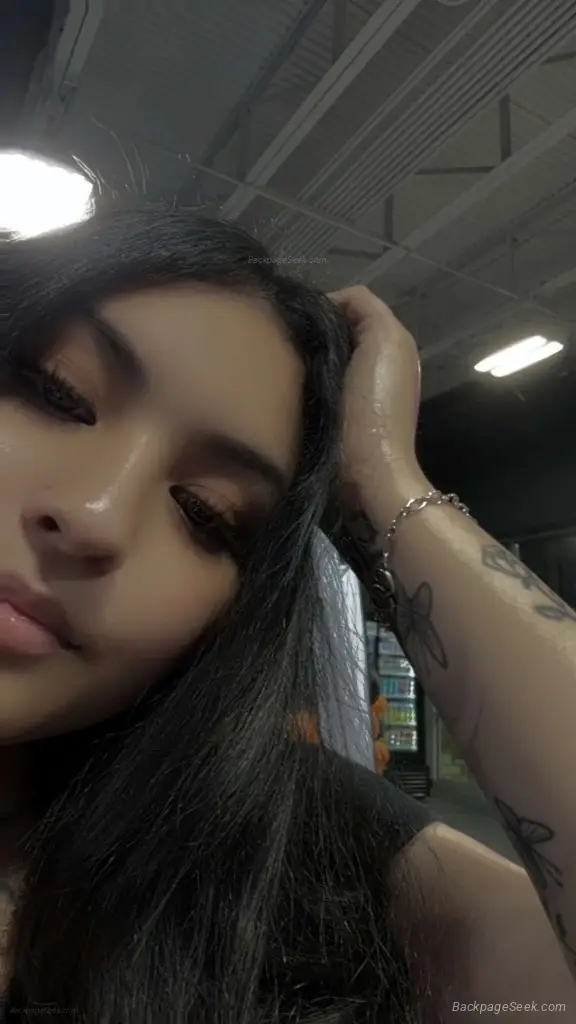 Super hot love I want to taste your cock I m so horny and re... in Bronx – Women Seeking Men photo 2