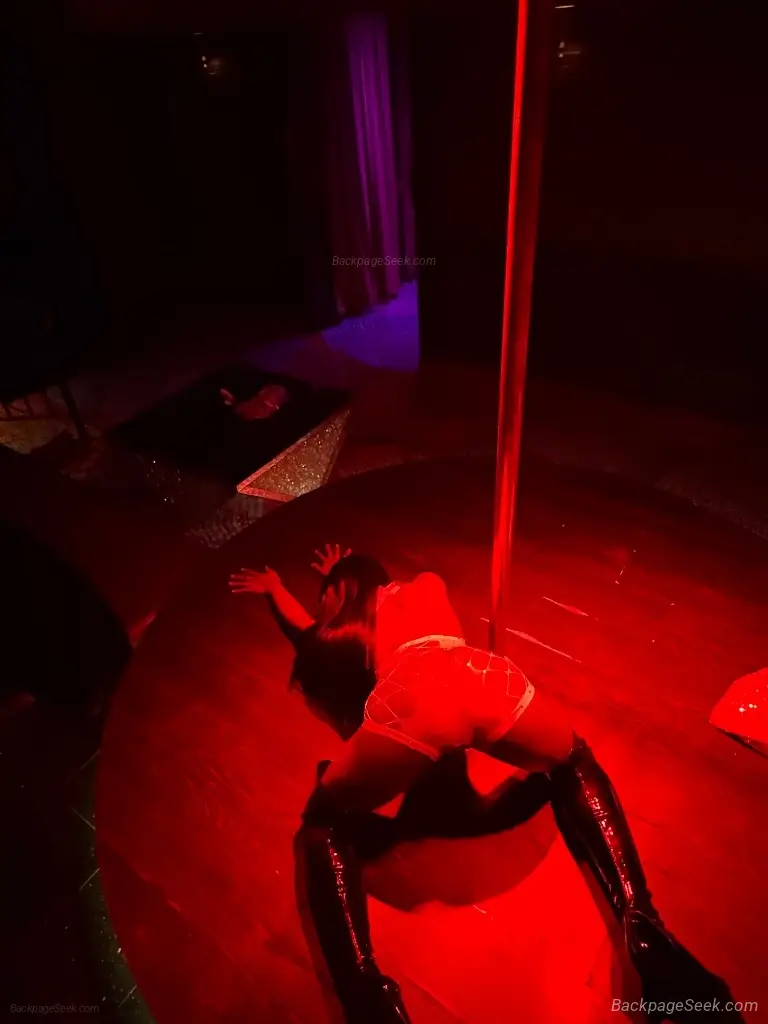MODEL BODY WITH HALL OF FAME THROAT AVAILABLE NOW CUM FUCK M... in Brooklyn – Women Seeking Men photo 4