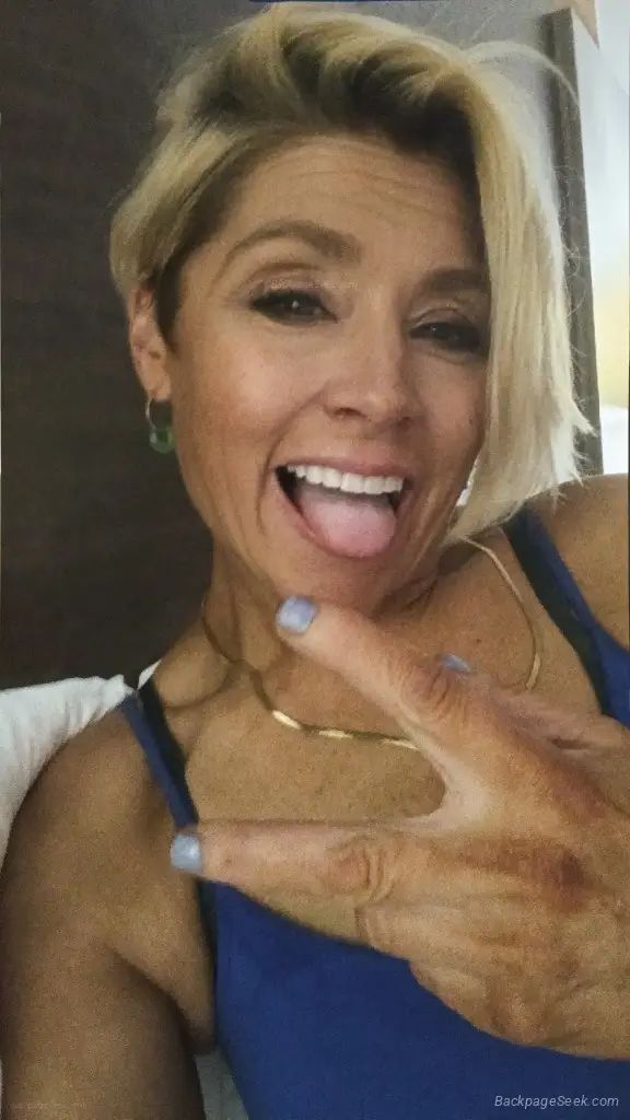 Go Blonde or Go Home in Buffalo – Women Seeking Men photo 6