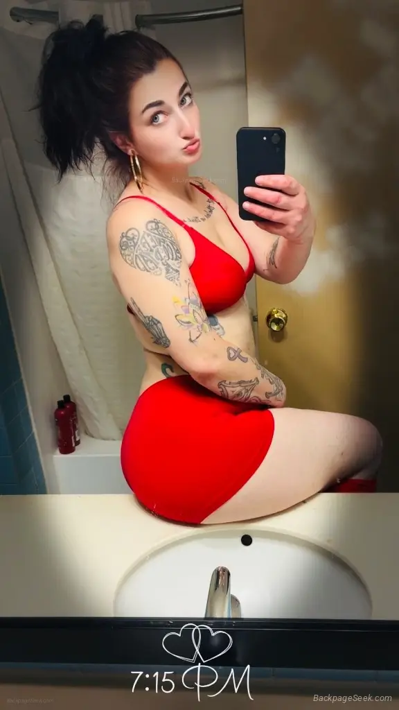 Sexy brunette with blue eyes in Buffalo – Women Seeking Men photo 3
