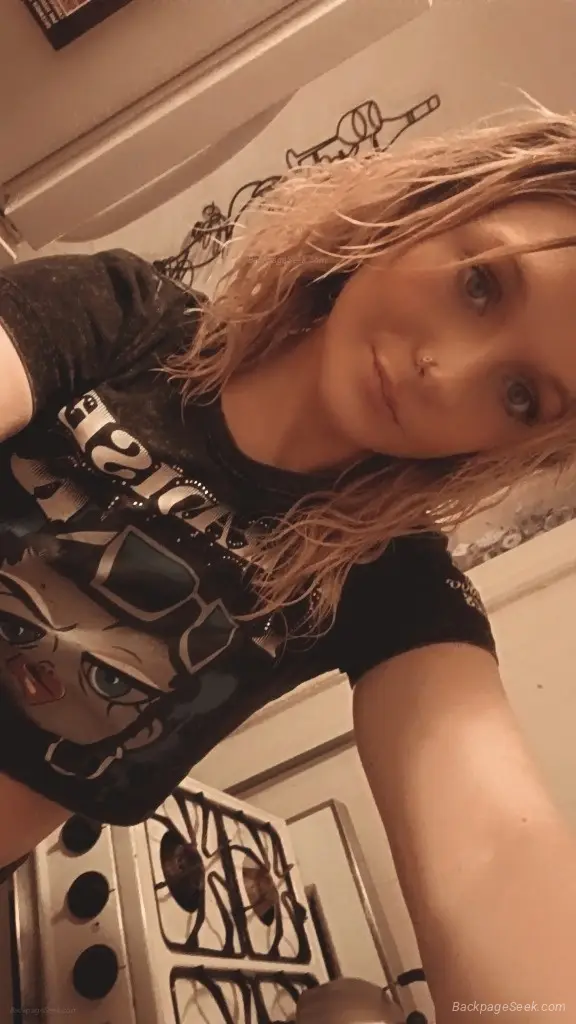 who wants to be naughty come play with me in Buffalo – Women Seeking Men photo 4