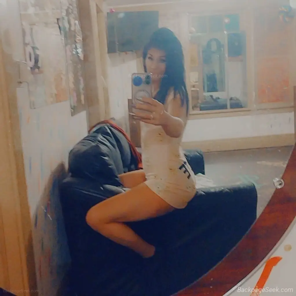sexy petite brunette with a magical mouth in Buffalo – Women Seeking Men photo 2