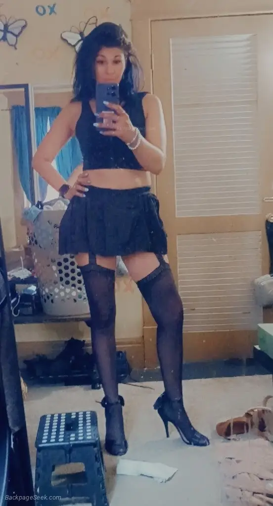 sexy petite brunette with a magical mouth in Buffalo – Women Seeking Men photo 6