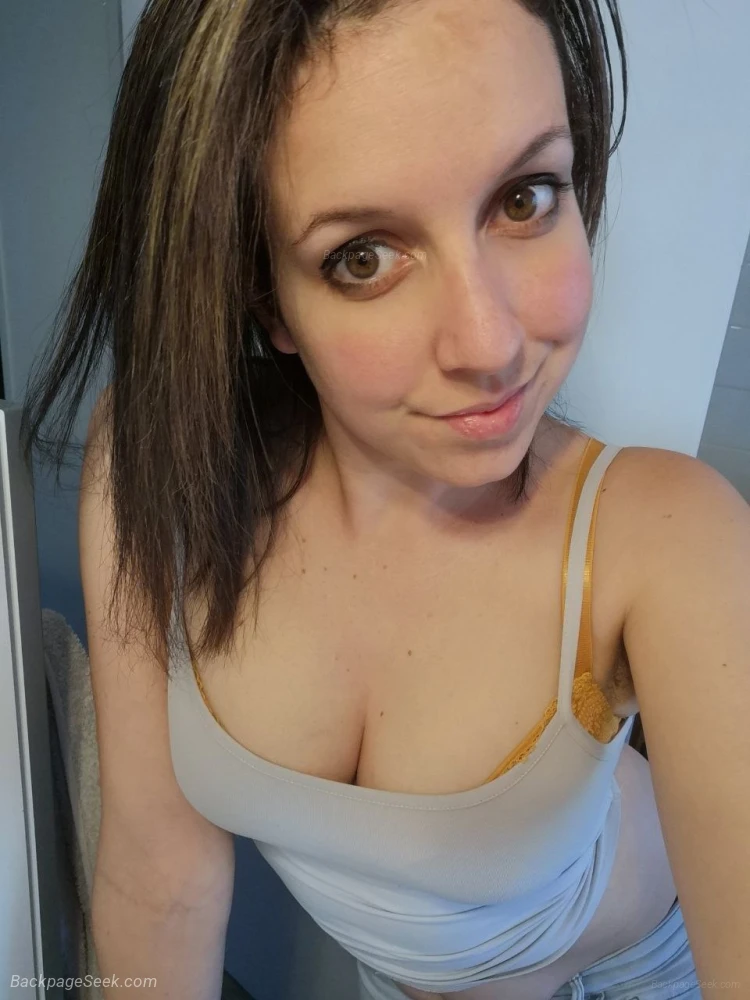 Escort girl available in Canberra – Women Seeking Men photo 2