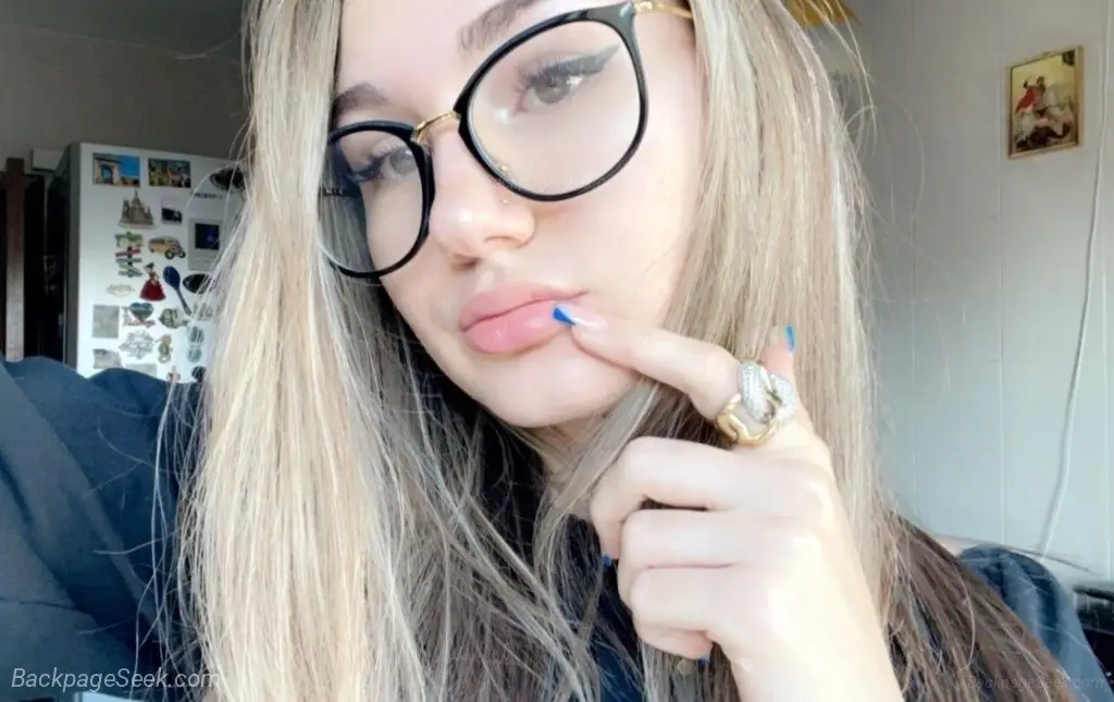 Hotty and Super Horny Independent Girl Juicy & Clean Pussy Don t Miss