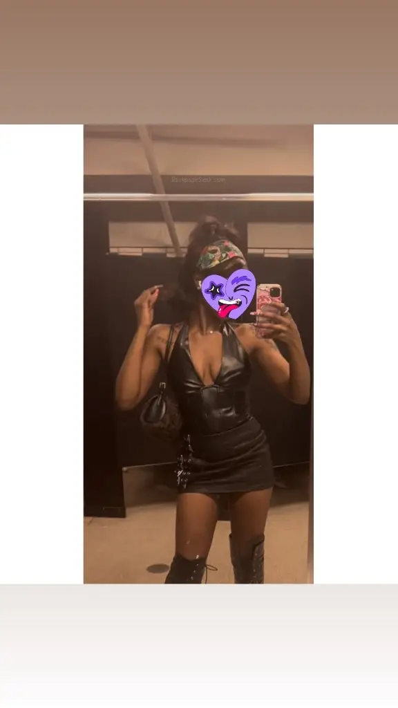 NAOMI GODDE in Cincinnati – Women Seeking Men photo 5