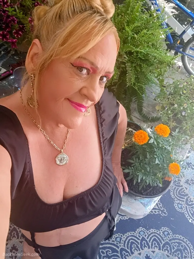 FALL INTO A HOT OIL MASSAGE in Columbus – Women Seeking Men photo 3