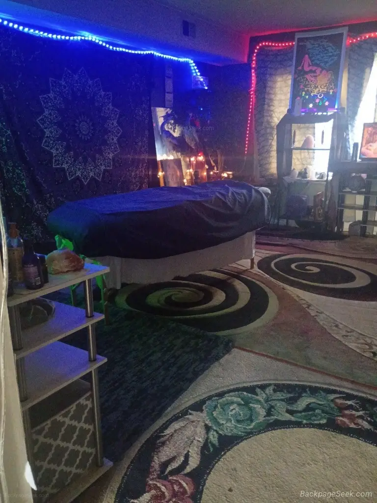FALL INTO A HOT OIL MASSAGE in Columbus – Women Seeking Men photo 5
