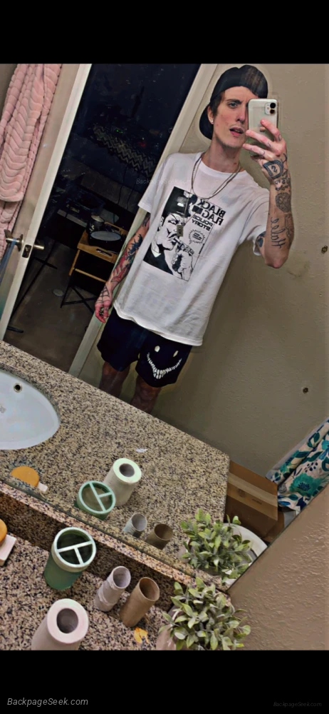 Tall Skinny White Male With Tattoos/Companion/Outcalls