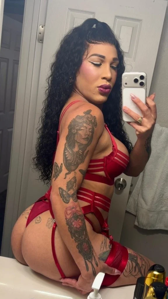 Latina girl visiting the city in Denver – Women Seeking Men photo 5