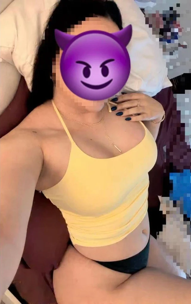 UNA RICA LATINA PAPI VEN Y DISFRUTA DE TU CHICA APASIONADA