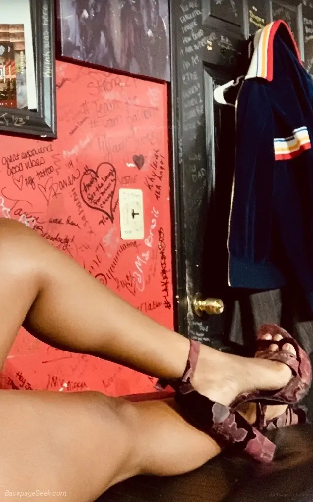 FOOT FETISH - PICS VIDS - SESSIONS in Detroit – Women Seeking Men photo 2