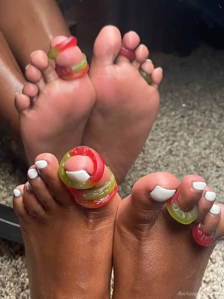 FOOT FETISH - PICS VIDS - SESSIONS in Detroit – Women Seeking Men photo 4