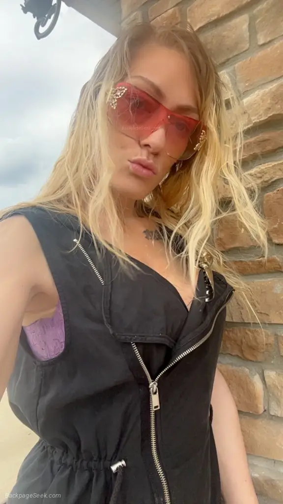 something like victorias secret dont question it just cumm c... in Detroit – Women Seeking Men photo 2