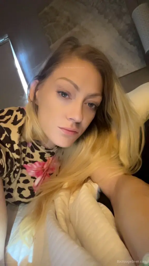 something like victorias secret dont question it just cumm c... in Detroit – Women Seeking Men photo 4