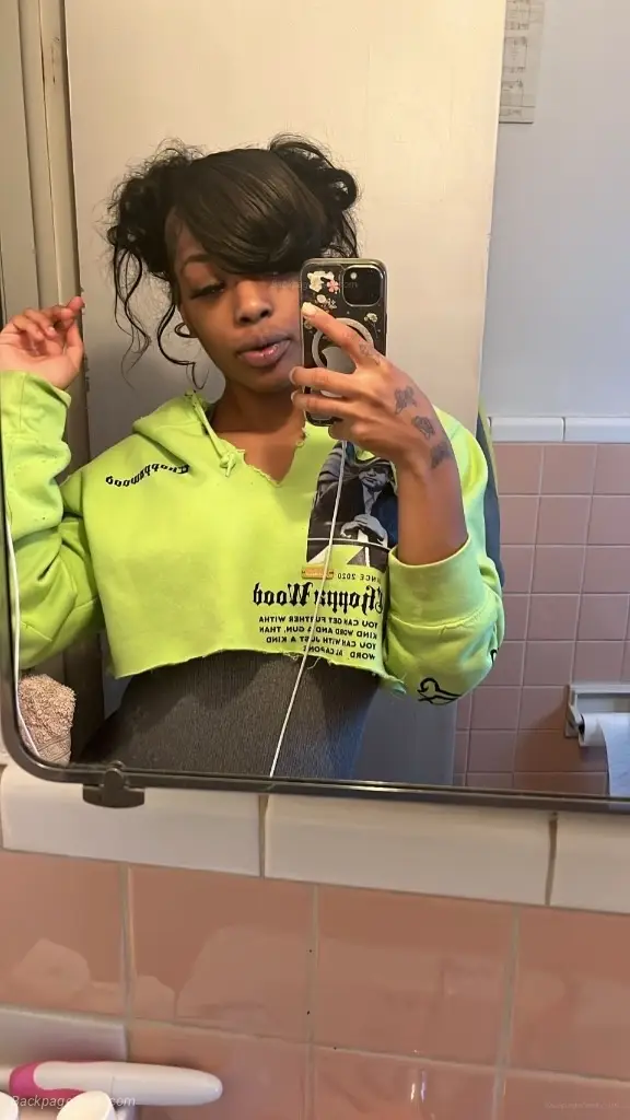 ROSEVILLE ROSEVILLE in Detroit – Women Seeking Men photo 4