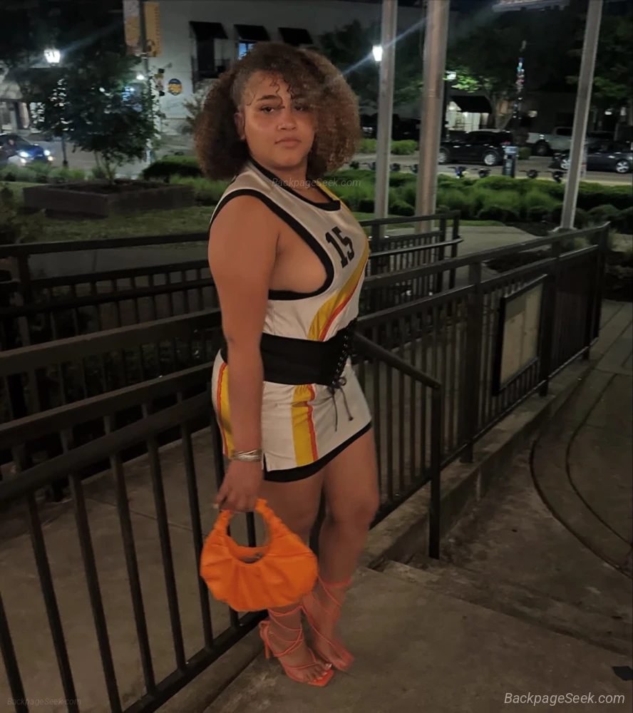 5 STAR FREEAK VISTING Let me suck dick from back love eat ass