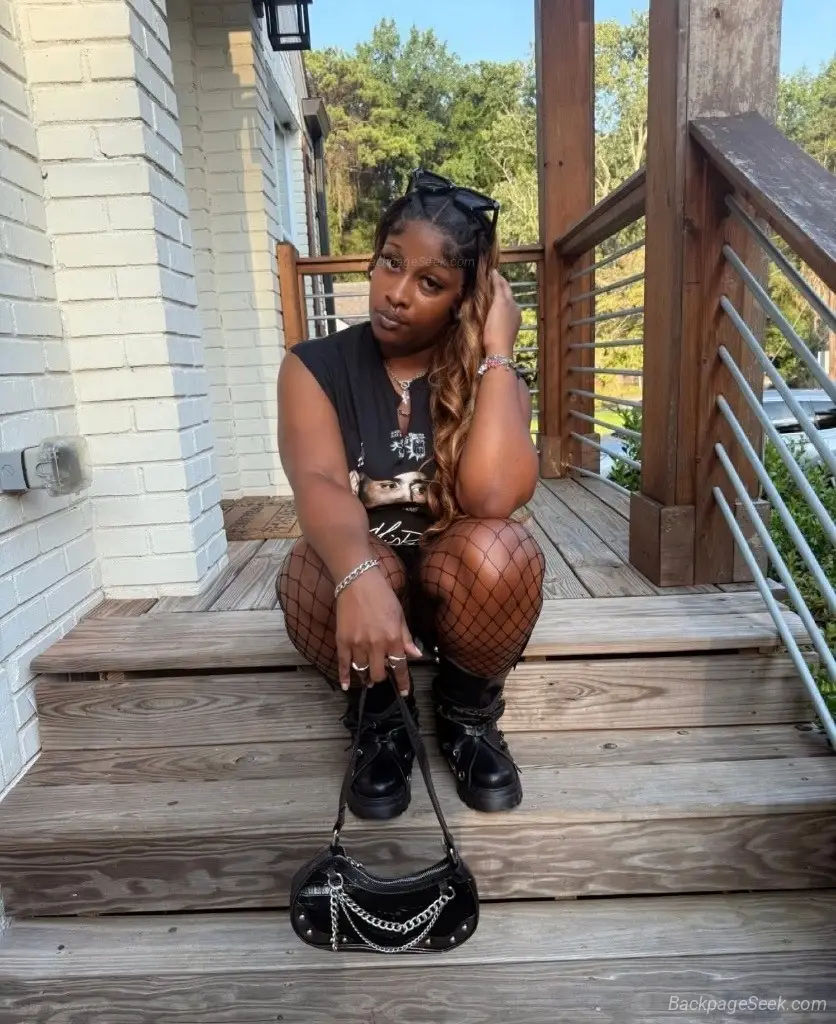Sweet enough to tempt you wild enough to keep you curious in Fayetteville – Women Seeking Men photo 3