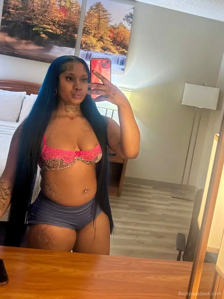 Petite BOMBSHELL in Fayetteville – Women Seeking Men photo 2