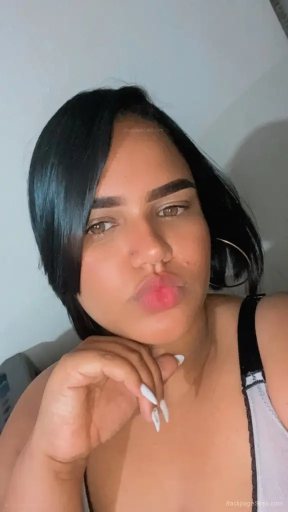 Hello I m a white girl with yellow eyes available for outing... in Fort Myers – Women Seeking Men photo 4