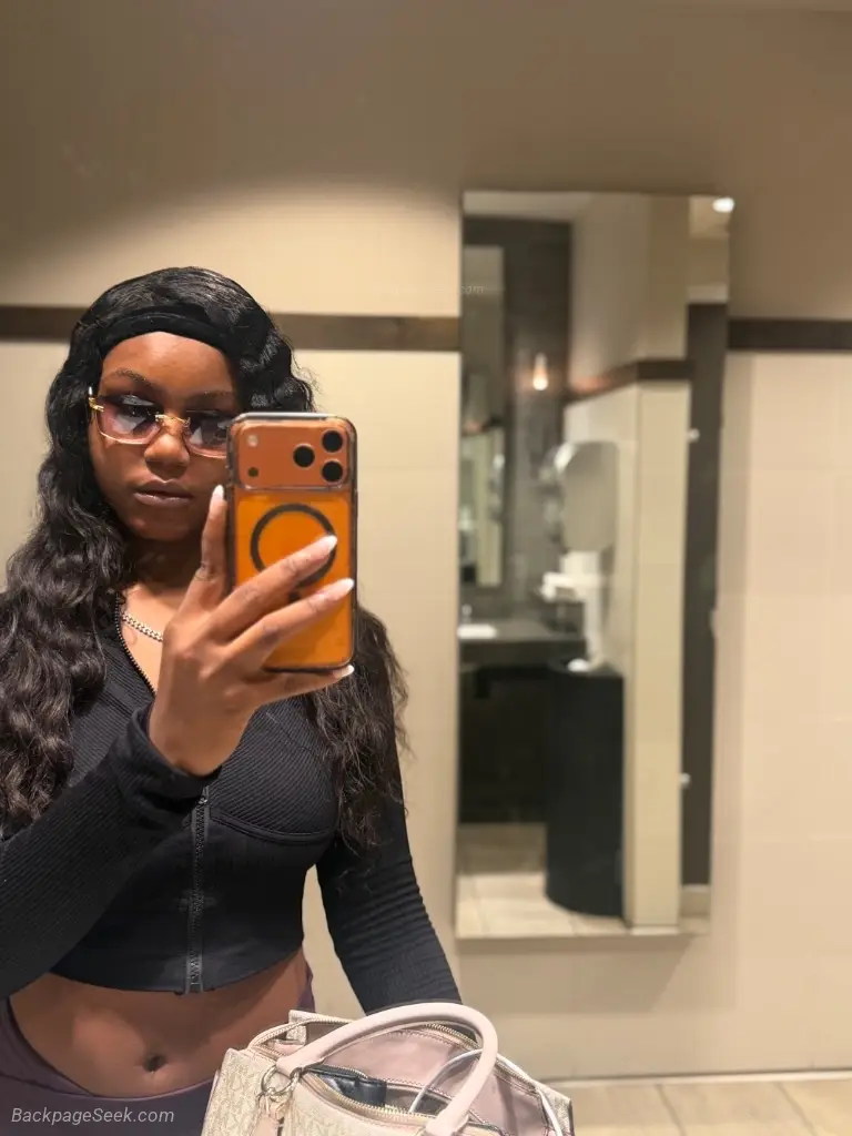 Melt in your mouth chocolate g Available for incall and outc... in Grand Rapids – Women Seeking Men photo 4