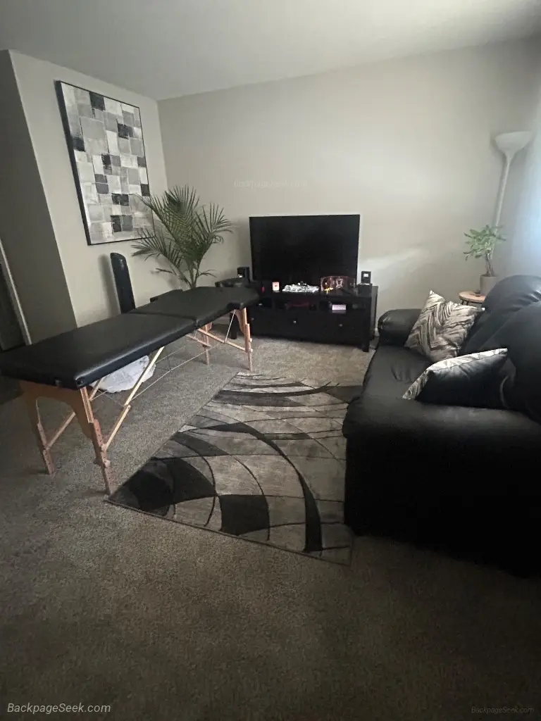 offering massages and nude house cleaning services in Greensboro – Women Seeking Men photo 2