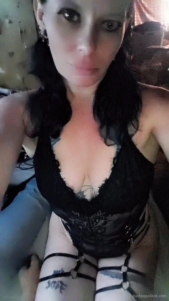 Tight pussy princess who just wants to please in Houston – Women Seeking Men photo 2