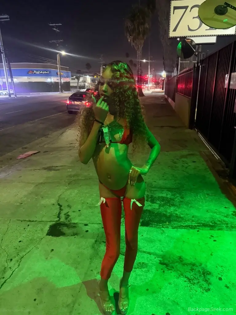 Sexy Exotic Petite Foreign Baddie incall/outcall/car fun