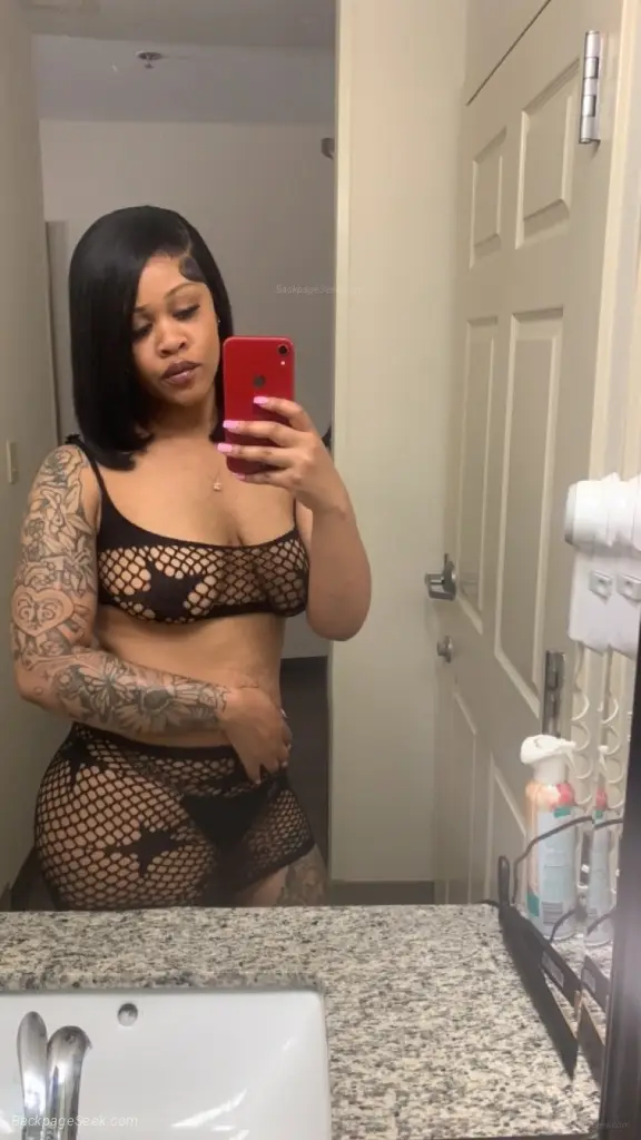 back in the city not here long come make it a moment to reme... in Jackson – Women Seeking Men photo 2