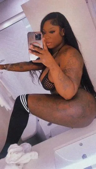 lSLIM THICK CHOCOLATE LET ME FULFILL YOUR NEEDS in Kansas City – Women Seeking Men photo 2