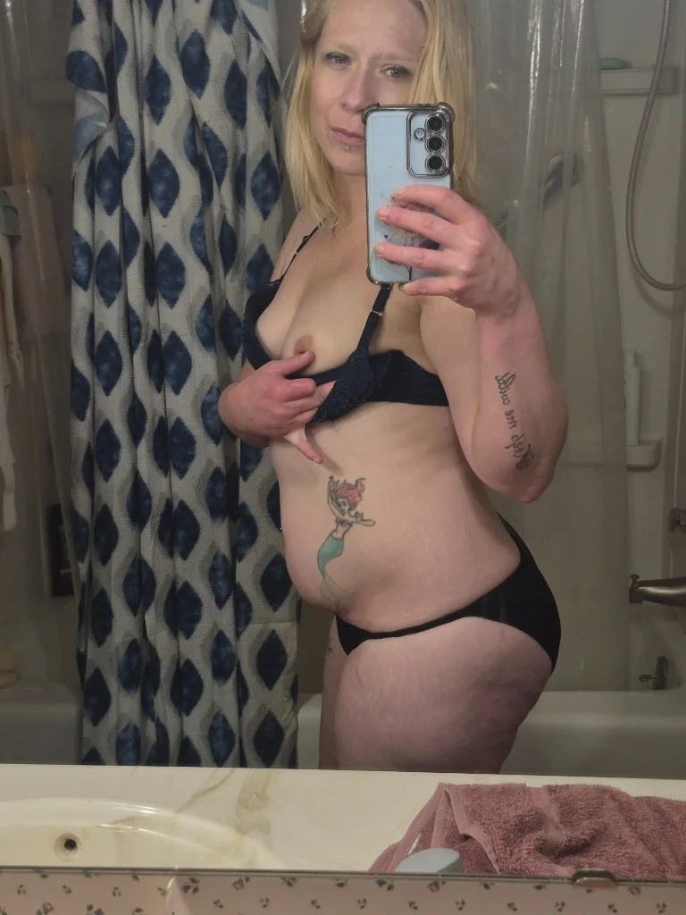 Aunt Flo has dropped by for a week long visit lol OUTCALL ON... in Kansas City – Women Seeking Men photo 2